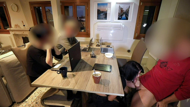 Alexandra Wett: 18-летнюю стажерку на встрече отсосали! Вводили дважды!