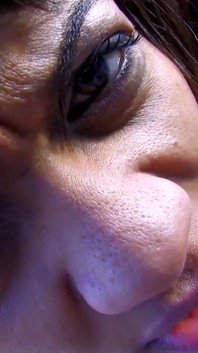 Zwei vollbusige schlampen lieben es, analsex in einer orgie zu haben