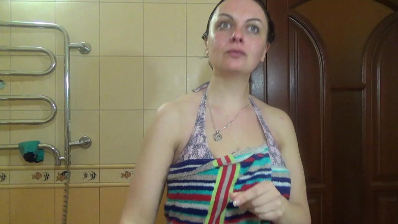 Sexy Milf: Desperation and pee in the toilet