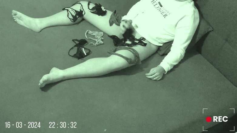 Lucas Nathan King: Celana dalam saudara tiri mengendus