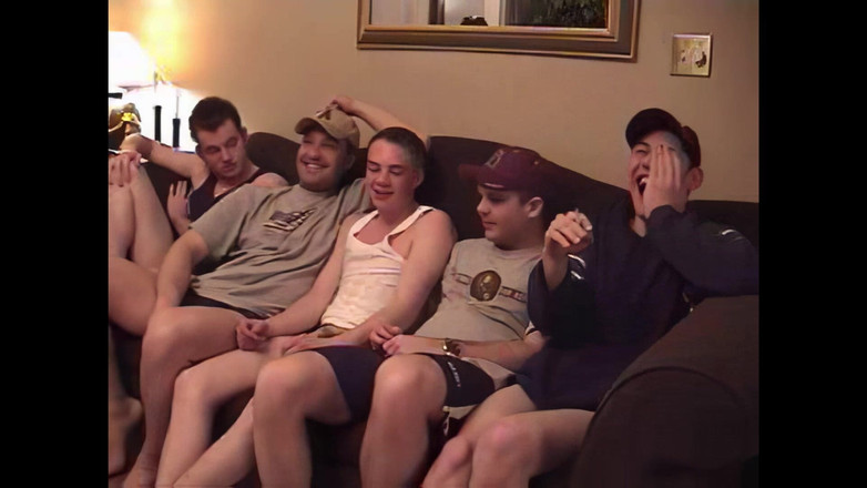 Watch him fuck: Když hetero chlapi zůstanou v noci (2k)