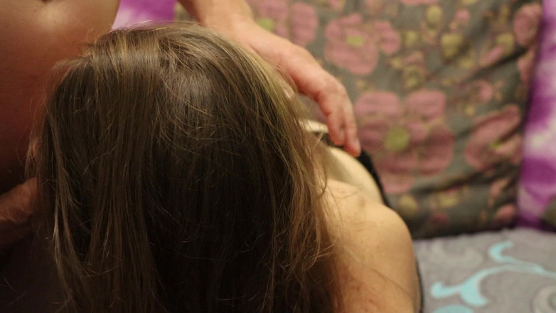 AnnaHomeMix: Красотка Делает Минет Другу Мужа И Глотает Сперму, Пока Муж На Работе