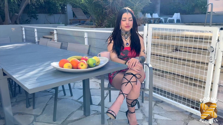 Porno Baguette: Laeticia，美丽身体中的强烈个性！