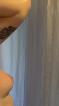 Join Me for a Shower Whilst I Chat About Deep Throating, My Bestie and Random Life Stuff