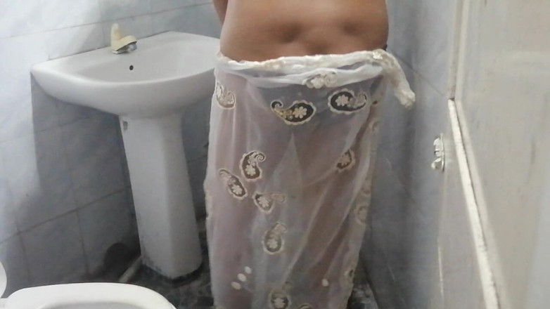 Tina Baby: Seksowna sukienka macochy sprawia, że pasierb wyjmuje penisa