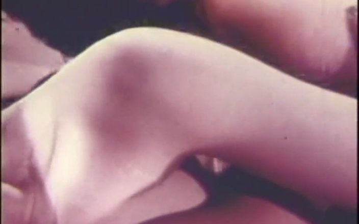 Vintage megastore: Klasik bir porno filmde büyük grup seks