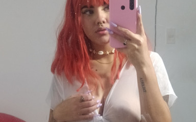 Bom Bonnie: Girl loves to masturbate