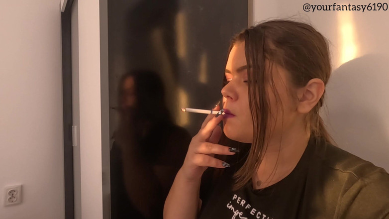 Your fantasy studio: Palenie z fioletową szminką z bliska widok na stronę