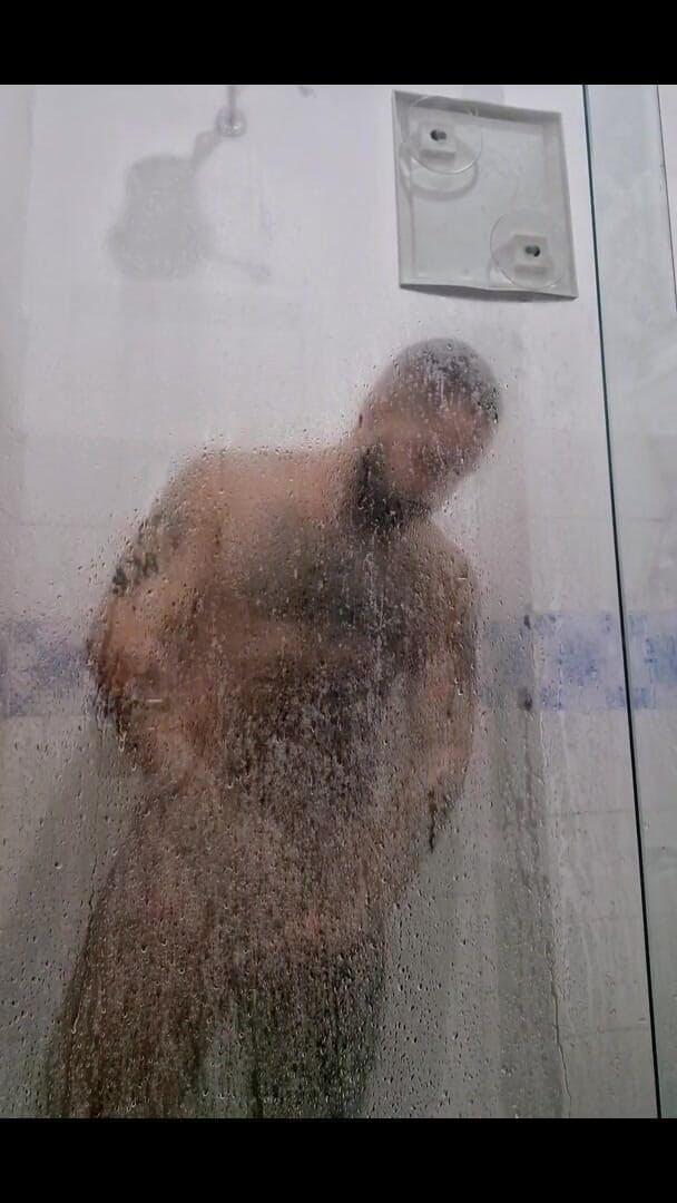 RiqueMartinsRJ: Do You Wanna Hop in the Shower with Me?