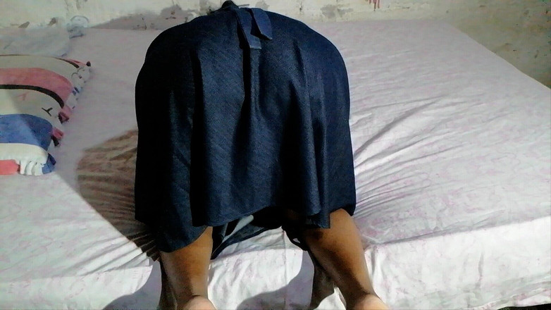 Sweety In Bed: 18+ एशियाई कमसिन मेरी दोस्त पत्नी गलती से मेरे कमरे में आ गई उसकी बड़ी गांड और तंग चूत है