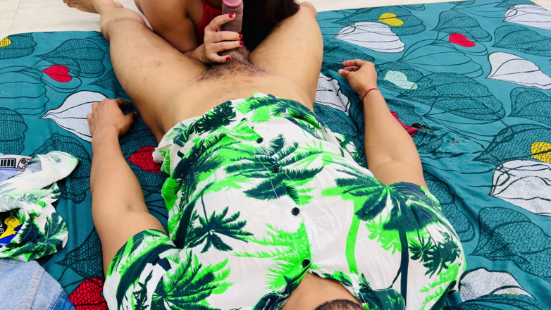 Hornycouple149: Sdílení postele s malou nevlastní sestrou na dovolené jedné šílené noci...