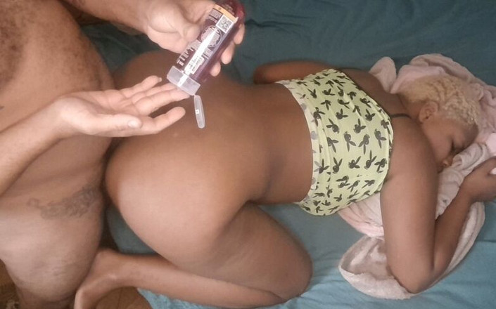 Aline Black: 하녀의 방을 방문...