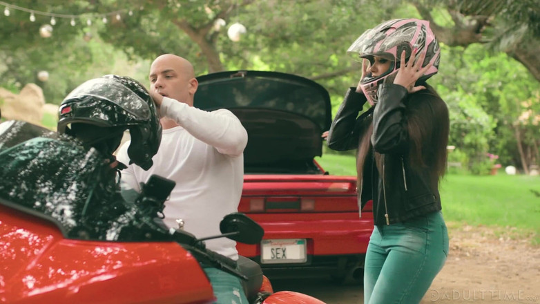 Transfixed ADULTTIME: Transfixed - aldatan kız arkadaş Gia Paige neredeyse Aubrey Kate'i sikerken...