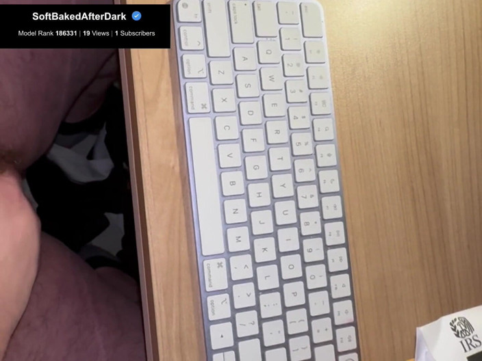 SoftBakedAfterDark: Tocándome en el trabajo
