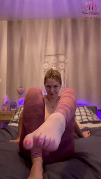 Sở thích chân JOI: Bắt đầu với đôi tất, kết thúc ở chân trần, nô lệ - French Pegging