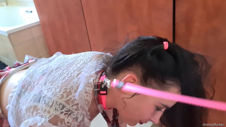 domslutfucker: Warkocz dziwka Szedł ze smyczą okrąża sikanie