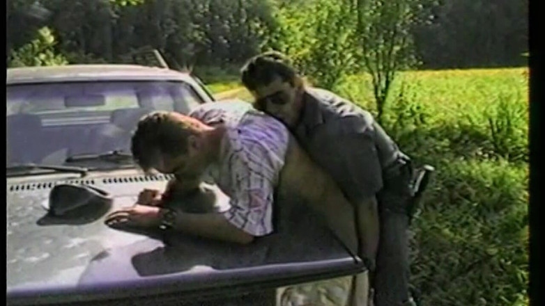 Boys boyz: Two Horny Studs Trade Blowjobs Outdoors