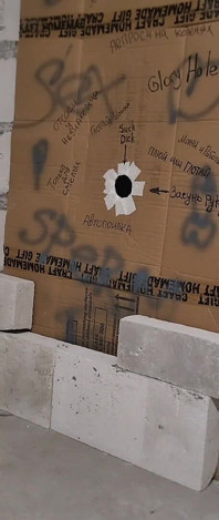 Gloryhole na stavbě. Dialogy.