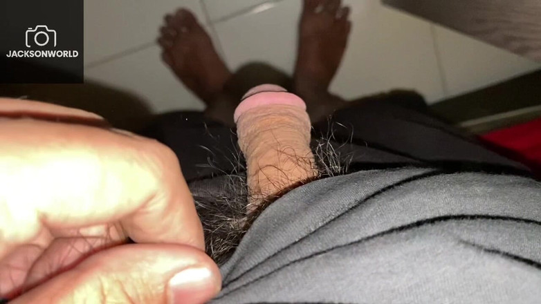 Jackson World: Hete solo-sessie kijk hoe ik masturbeer voor mijn kast totdat...