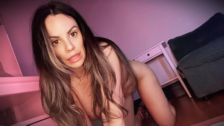 annikarain: Mama vitregă goală îți spune să ejaculezi în ea