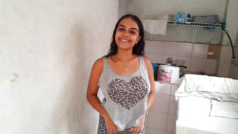 ValentinaHot10: Brunette latina vindt het heerlijk om haar stiefbroer op de...