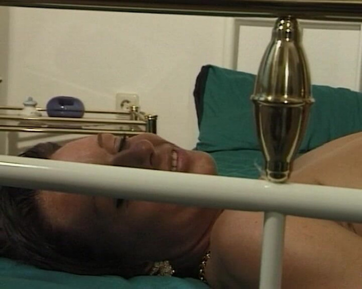 BB Video - Vintage Story: Alemana milf amateur lesbiana morena de grandes tetas naturales