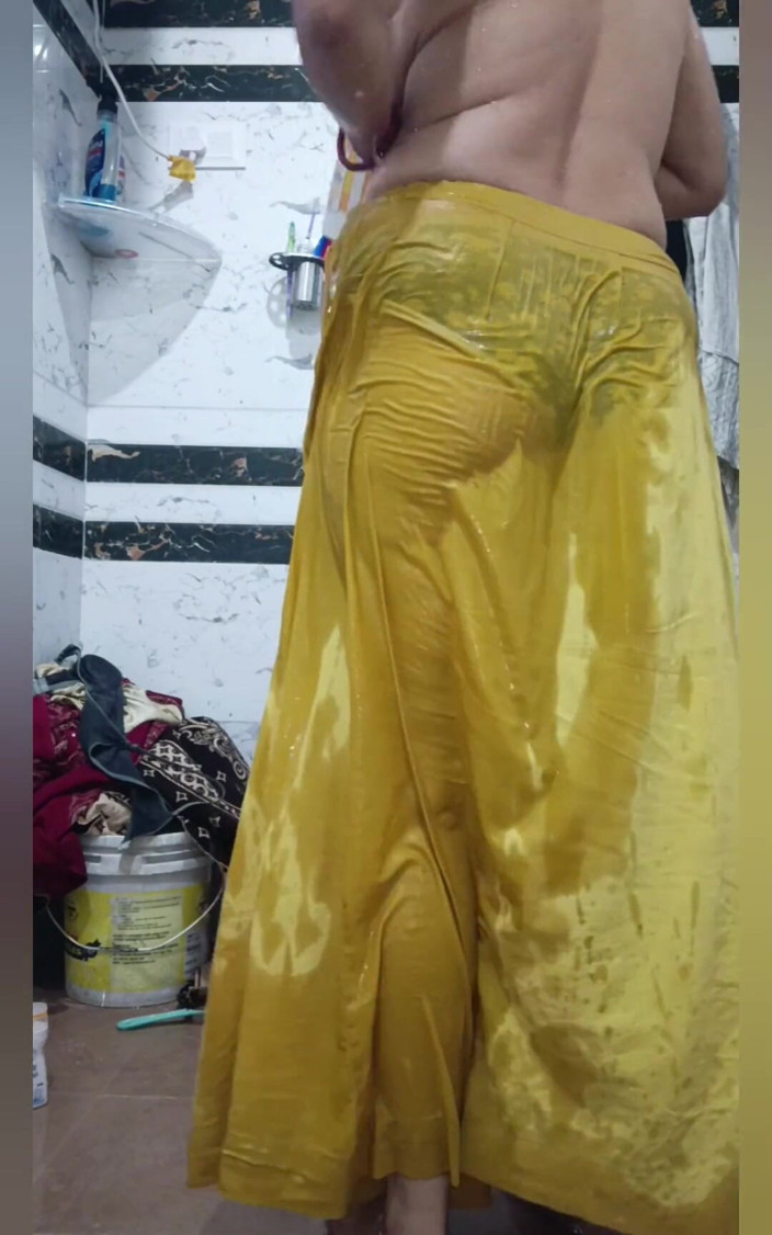 Priyahot77: Priya si kakak ipar india lagi pamer tubuh aduhainya