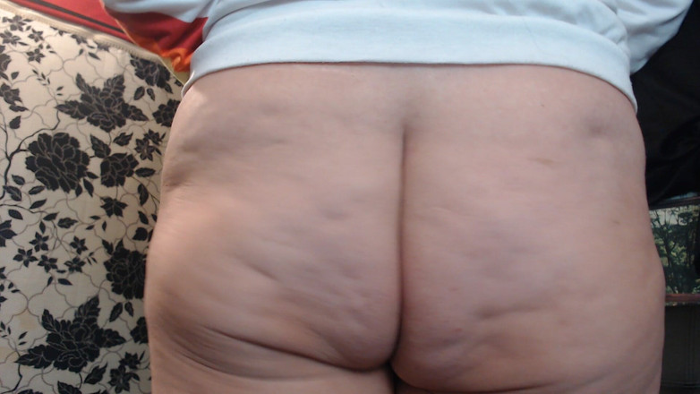 Abby Anna: Mông lút nghén