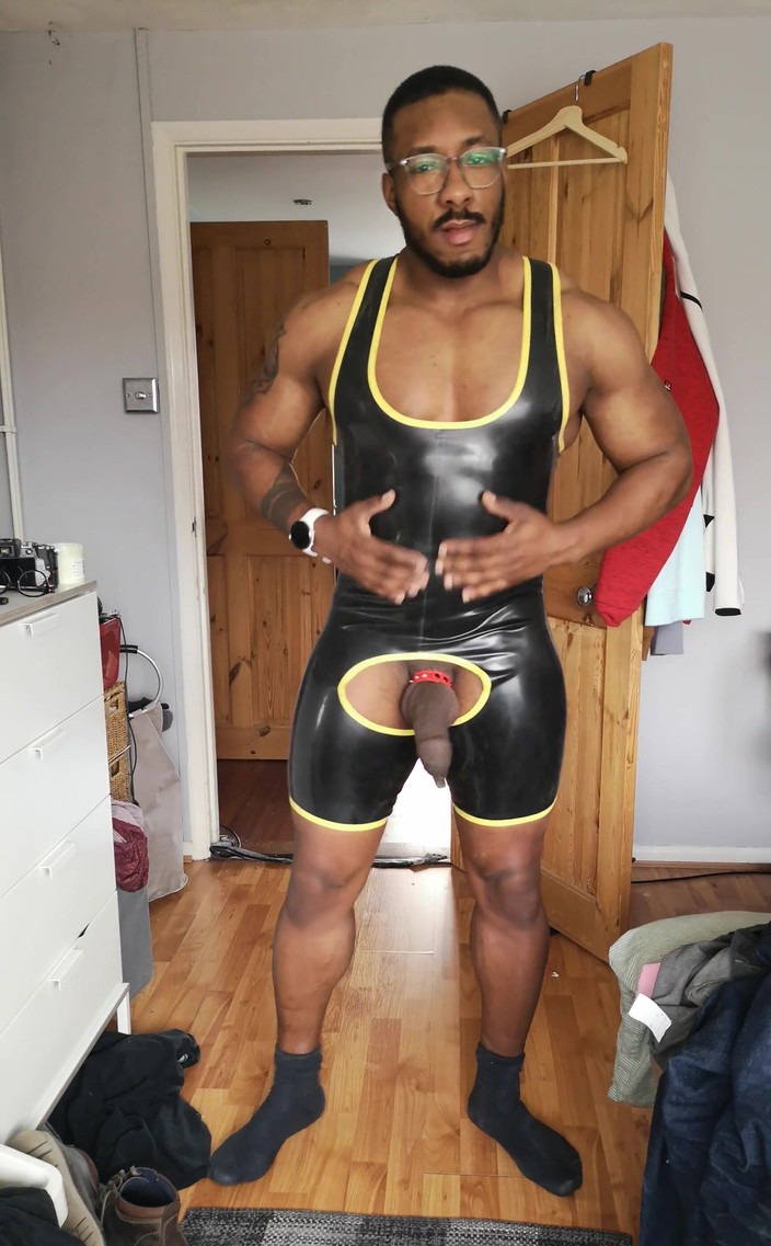 Amadeus: Tôi đang yêu bộ đồ cao su mới này, tôi nhận được từ...