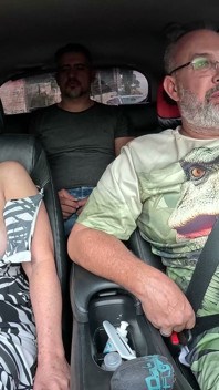 Alex Ferraz, kayınvalidesini gezdirip ikisinden alet alıyor ve sonunda DP - Mya MILF
