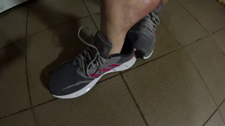 MilfyCalla: Lo Zoccolo Di Cammello MILF Balla, Stuzzica &amp; Piscia Nei Suoi...