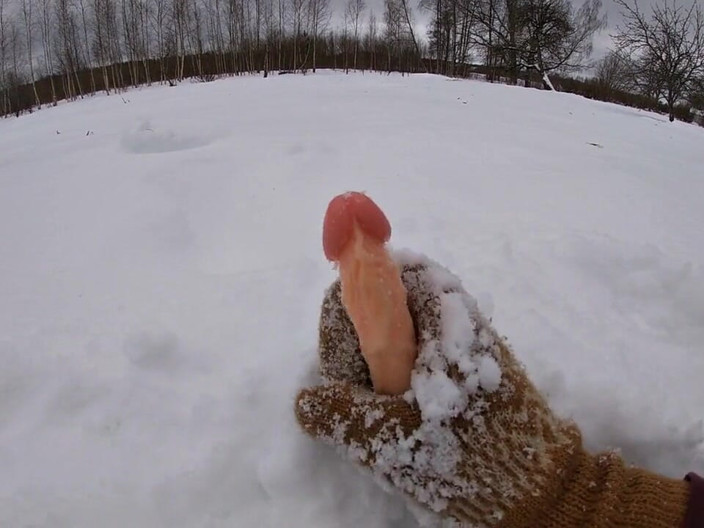 Hera Harding: Kalter handjob in den Alpen