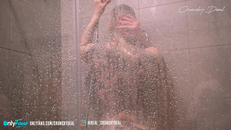 Crunchy deal: fucked hot blonde in the shower and cum inside her