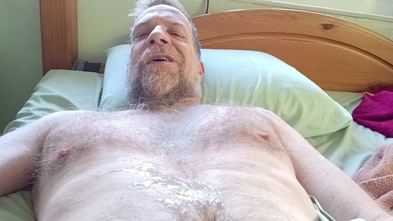 Hairyartist: Mój zachwycający kutas maluje moją klatkę piersiową dla ciebie Jo"