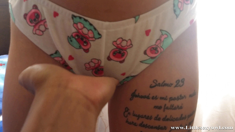 Littlesexyowl: ¡Creampie! Jugando con mi hijastra con bragas super sexy