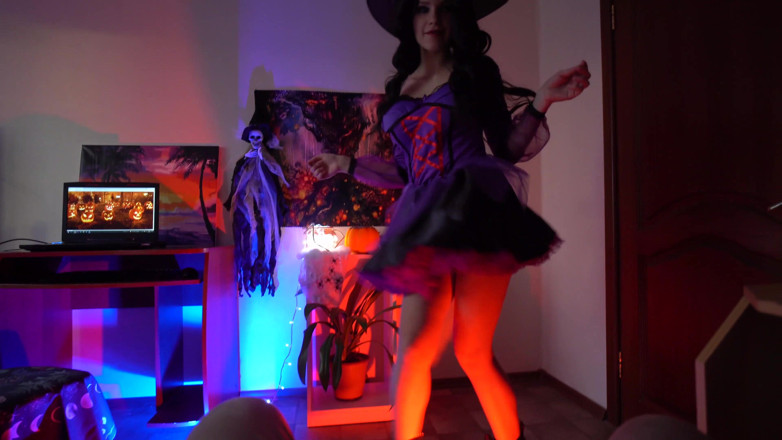 Verlonis: Daring witch with a sweet pussy gets a great Halloween...