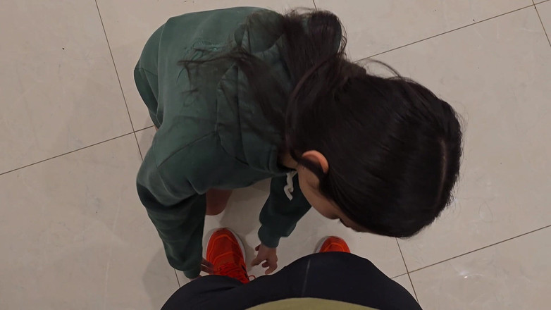 Tunenitovergon: Kecergasan muda dapat blowjob selepas latihan!