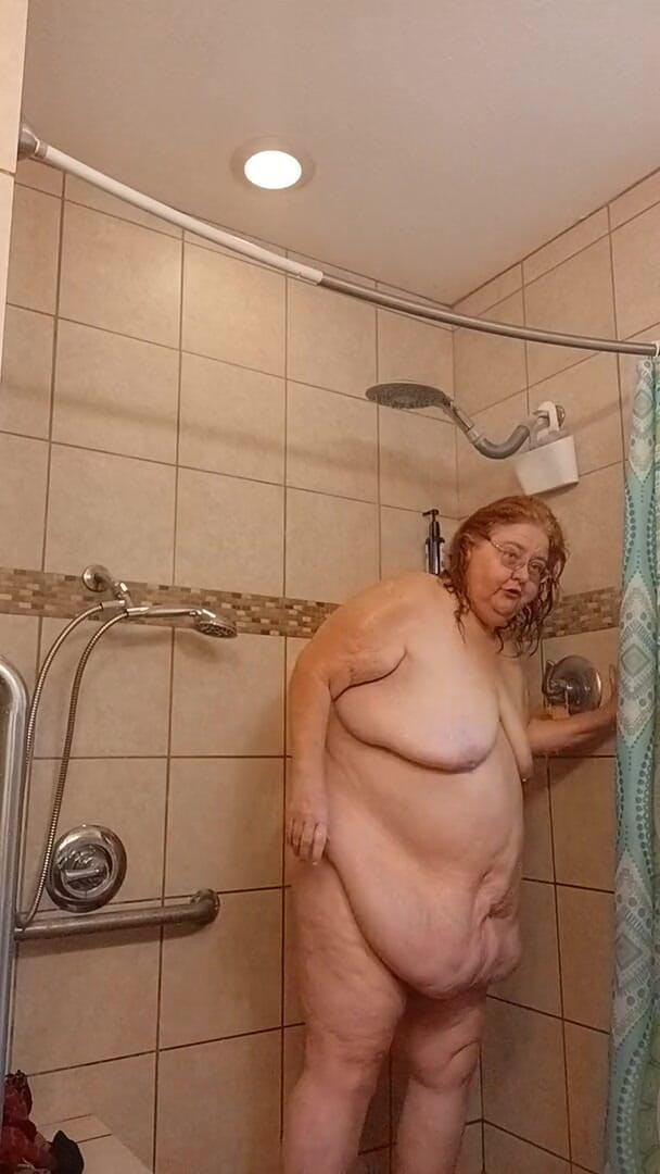 BBW nurse Vicki adventures with friends: All sweaty nurse Vicki needs shower