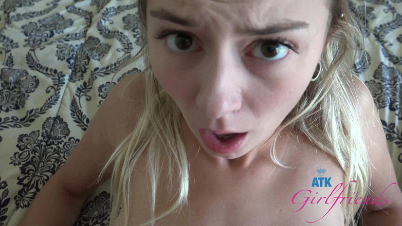 ATK Girlfriends: Chloe lagi asik ngentot kontolmu dengan lingerie suster nakal!