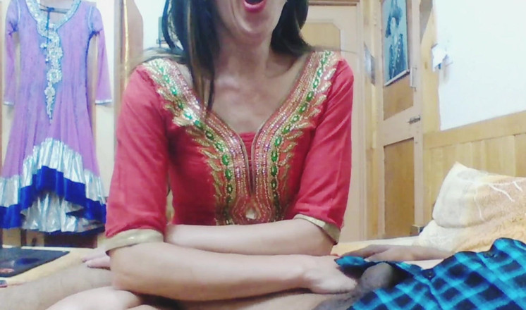 Bolly Karma: Matrigna a letto con il figliastro e il suo cazzo...