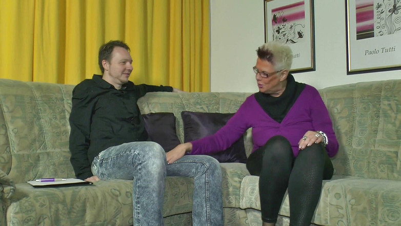 Mature Climax - 100% Mature Videos: 胖熟女的毛茸茸的阴户被干直到射精