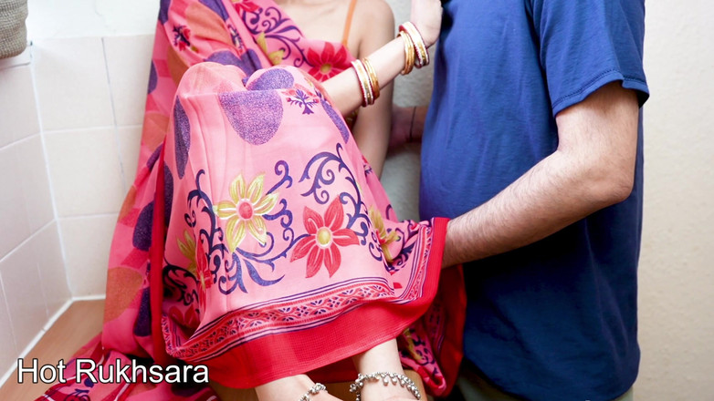 hot_rukhsara: 我的同事riaz回家了，当我的丈夫不在家时，在厨房里操了我