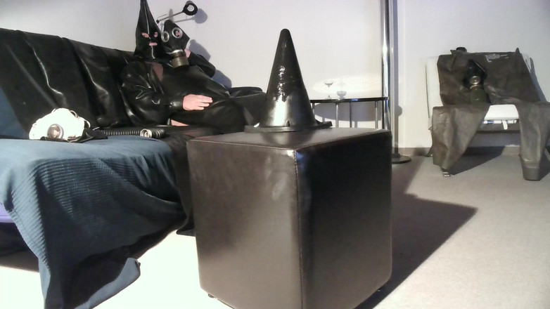 Linda Gumlin: Garip İdik Klepperhexe Bessy, Fetiş Sanatı Linda Gumlin tarafından