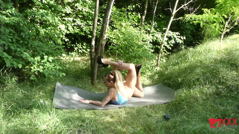 Gymnastic: Deformation in the forest with ballerina Tatjana