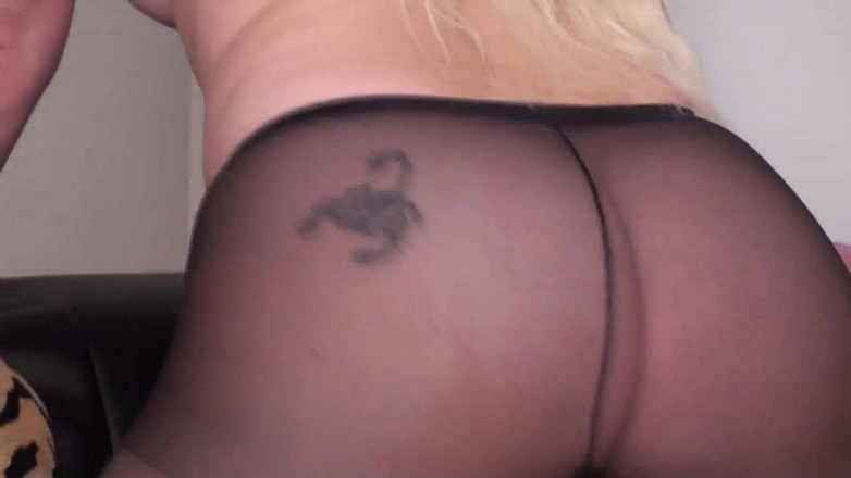 Femdom Austria: Voluptuous ass posing in pantyhose