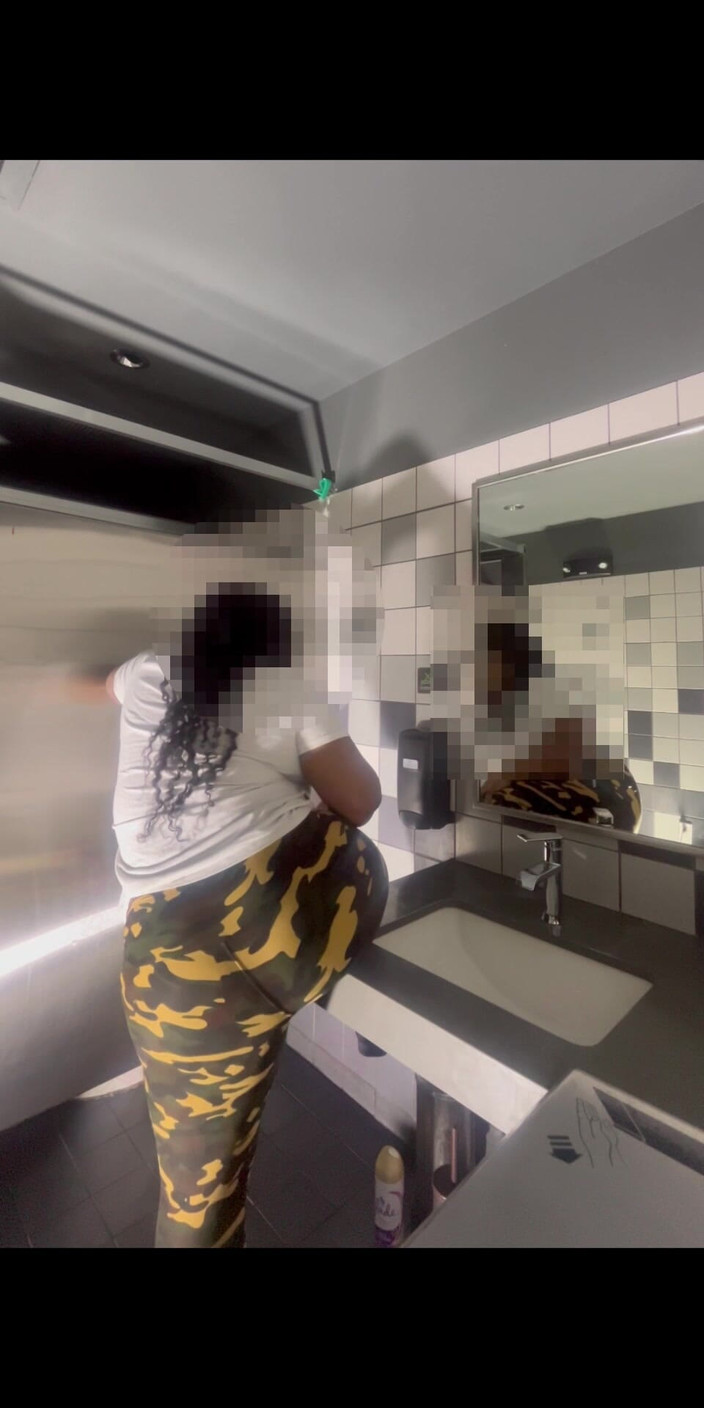 Anye Meshell: Was würden Sie tun, wenn Sie mich unter ihrem Weihnachtsbaum...