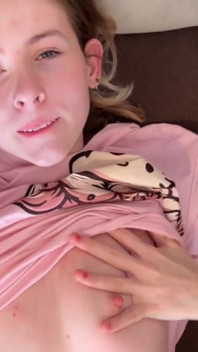Uwu Phone-in-hand Bedtime Fantasy