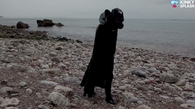 UKCuteGirl Lucy Lauren: Gas mask goddess - gummi-neosuit &amp;pvc mac beach necken