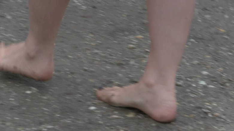Yvette xtreme: Barefoot after the rain