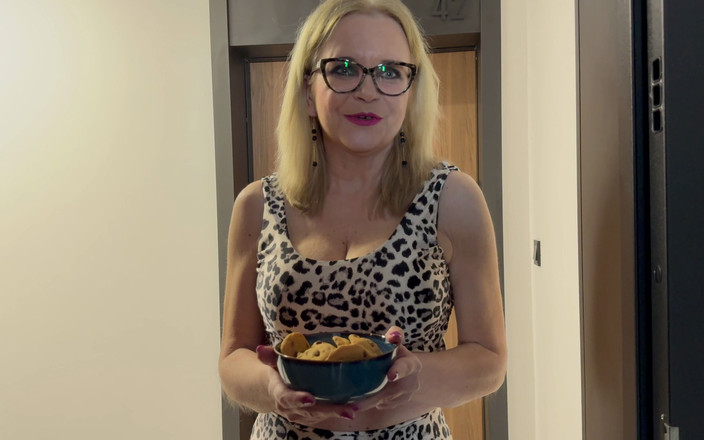 Misses_Jenny: O nouă vecină doamna se prezintă